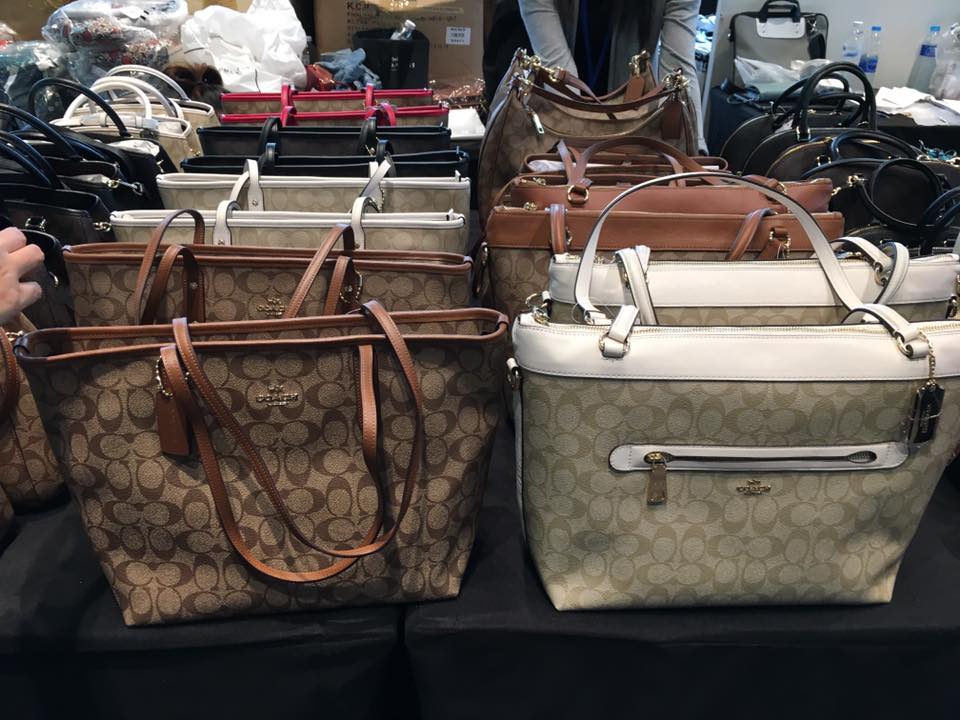 Pacifica Friends & Family Sale สูงสุดถึง 90% Pacifica Friends & Family Sale 90% เสื้อผ้า กระเป๋า รองเท้า จากแบรนด์ดังในเครือ Pacifica Coach, Camper, Max