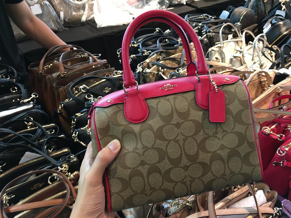 Pacifica Friends & Family Sale สูงสุดถึง 90% Pacifica Friends & Family Sale 90% เสื้อผ้า กระเป๋า รองเท้า จากแบรนด์ดังในเครือ Pacifica Coach, Camper, Max
